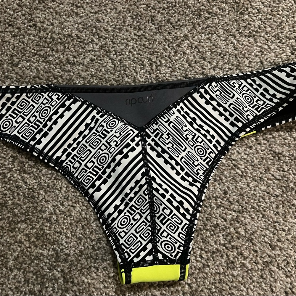 Rip Curl XL a bikini bottoms(fits more like small)